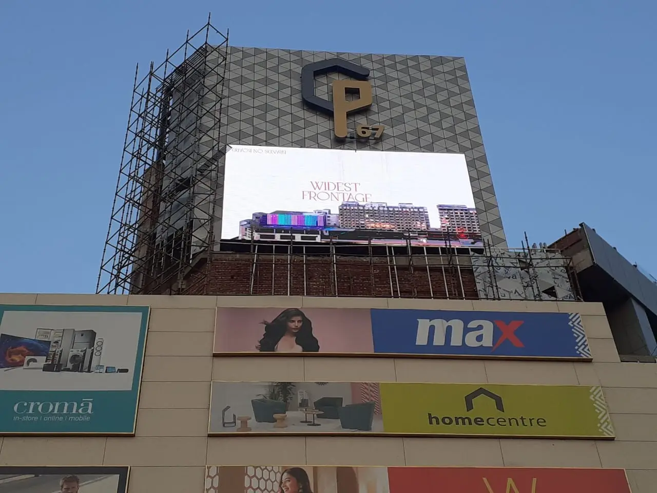 DS LED video wall on a mall façade